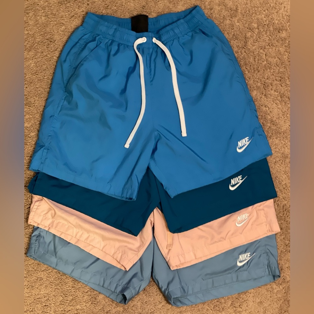 Nike Men’s Club 6” Woven Shorts